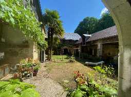 Superb 17th century Bearnaise farm in the heart of the Jurancon wine region just 20 minutes from Pau